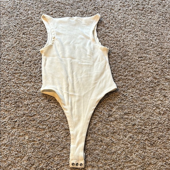 4/$20 Knit Ripped Bodysuit size Small - Picture 4 of 5
